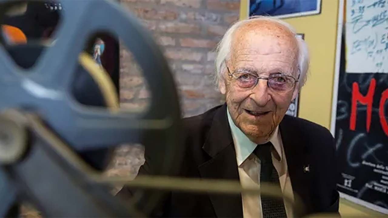 Un alumno despide a un maestro: la mirada desde una ventana al mundo