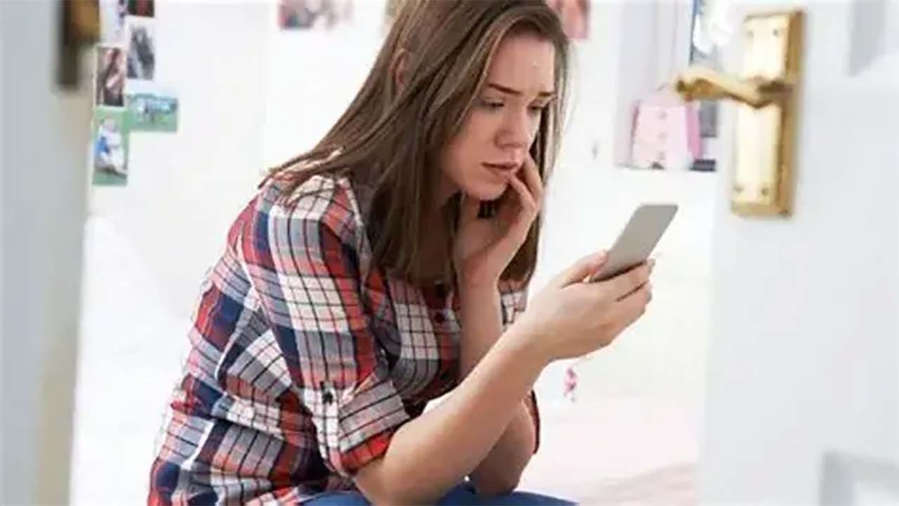 FOMO: cuando el miedo a quedarse afuera impide disfrutar el presente
